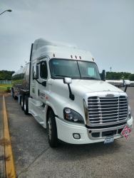 TRUCK DRIVER : THIS TRUCK IS FOR RENT   AVAILABLE TRUCK FOR RENT DM NOW   2024 Freightliner CASCADIA 125 Automatic 